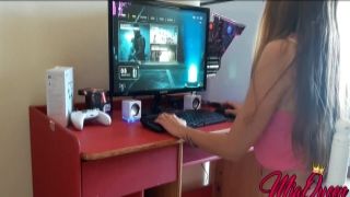 MiaQueen - Small Gamer Girl teaching how fucks while sh