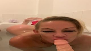 LouLou Petite – Bathtime Dildo Fucking!