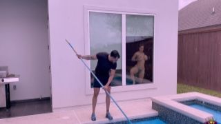 yinyleon - Freaky Hot Stepmom Teases Pool Guy & Get A P